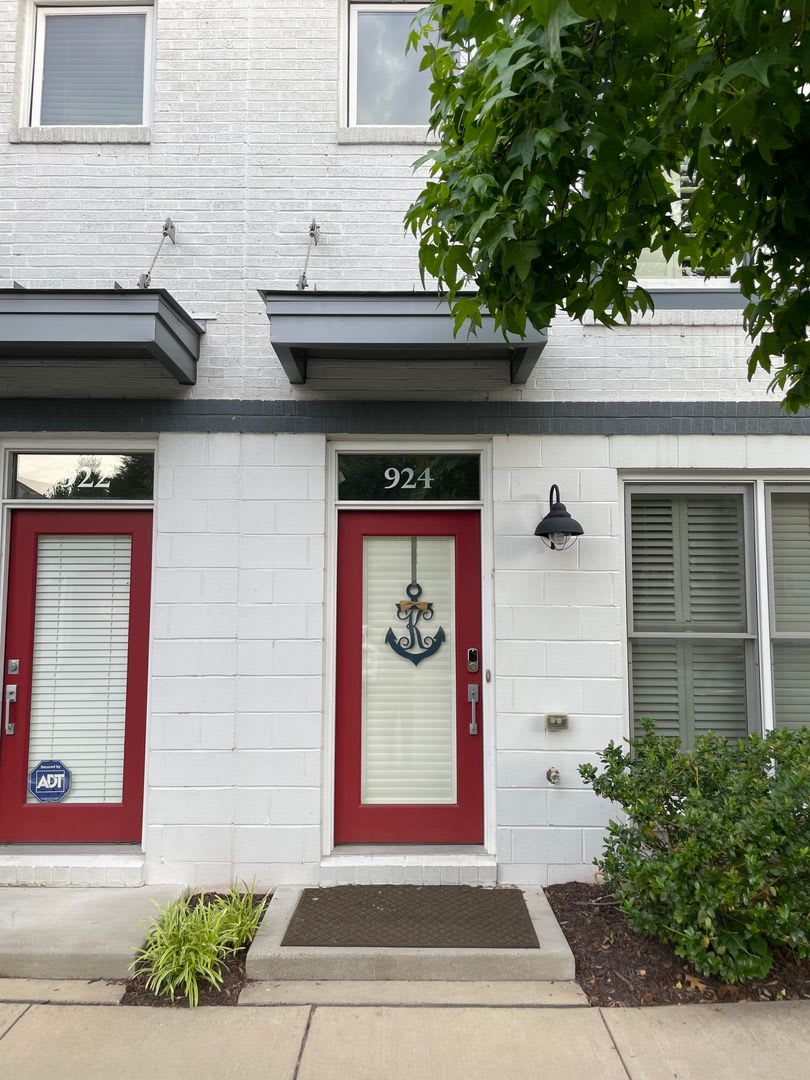 Like New Townhome in Old Town Alexandria