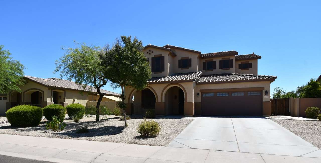 Beautiful Spacious Home in Palm Valley!