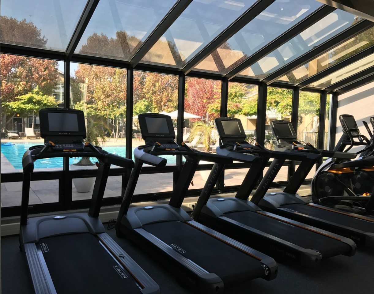 LIKE NEW IN THE MARINA ONLY $ 2395.00