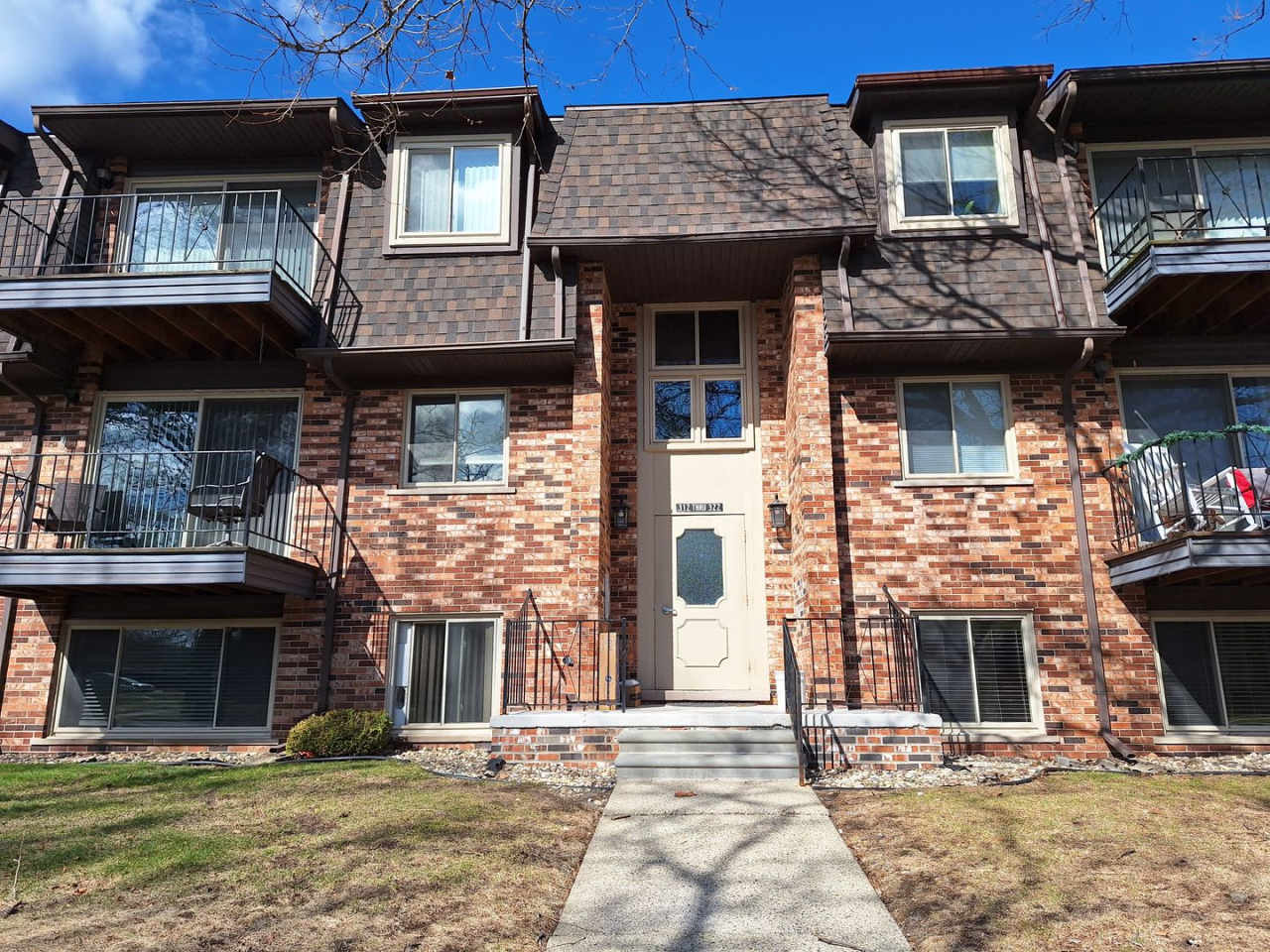 St Clair Shores 2 bedroom Condo