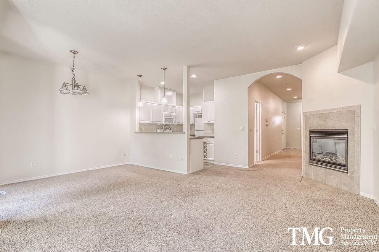 Lovely 3 Bed 2.5 Bath Townhome w/ a back Deck!