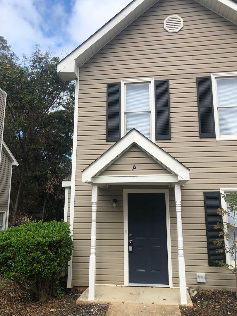 "MOVE IN SPECIAL! LOWERED MONTHLY RENT  FREE FIRST MONTH" Welcome to Your Luxurious, Fully Renovated Townhome at 3148 Driftwood Dr APT A - Fully Renovated, 1,100 square foot 2 bed 2.5 bath townhome