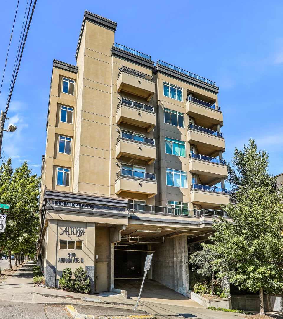 South Lake Union View 3 bed Condo available 11/1 6 MONTH LEASE