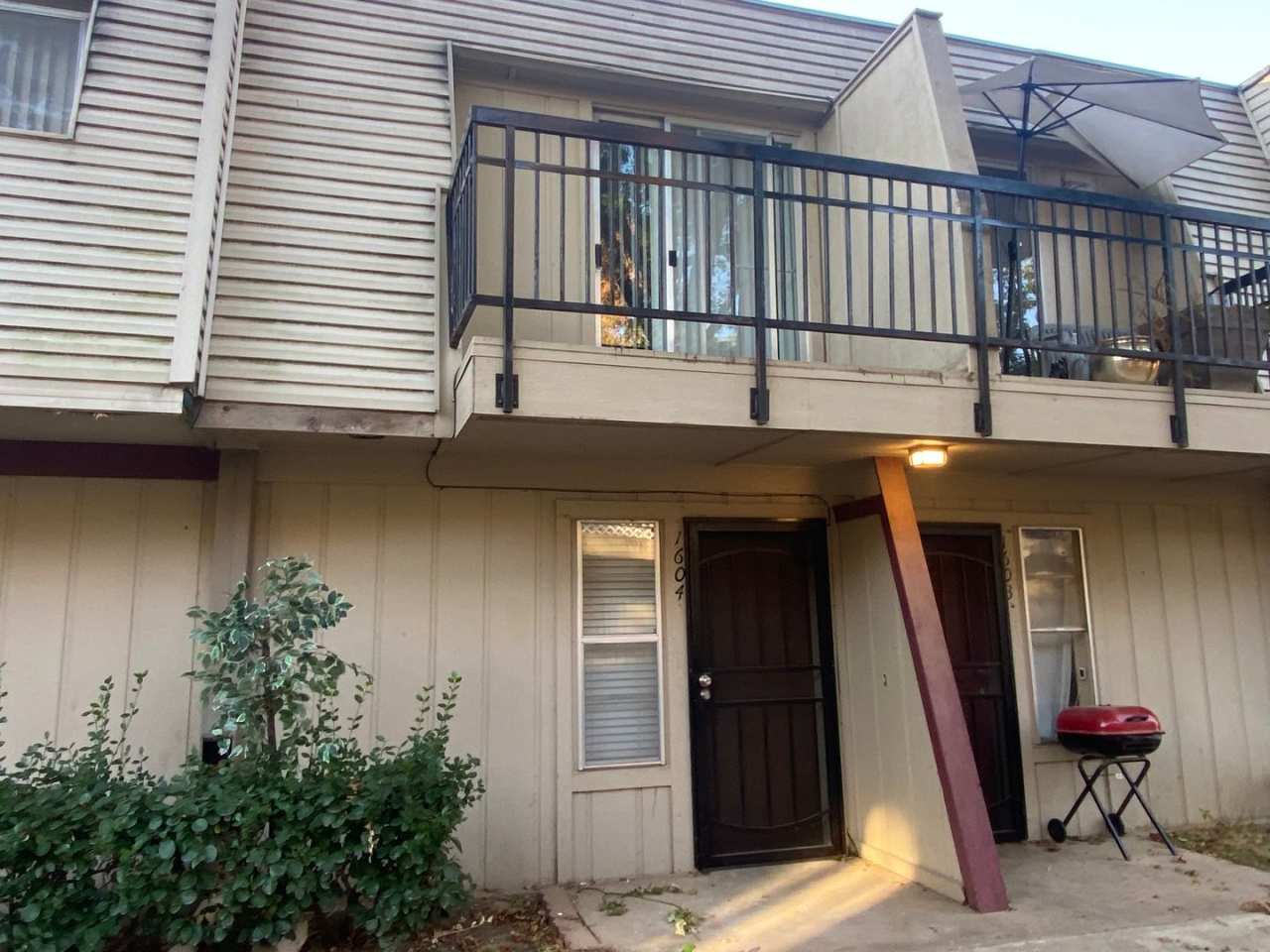 Charming 2 Bedroom, 2.5 Bath Condo, Move-In Ready! Step into this beautifully maintained condo featuring 2 spacious bedrooms upstairs, each with its own private bathroom perfect for comfort and convenience.