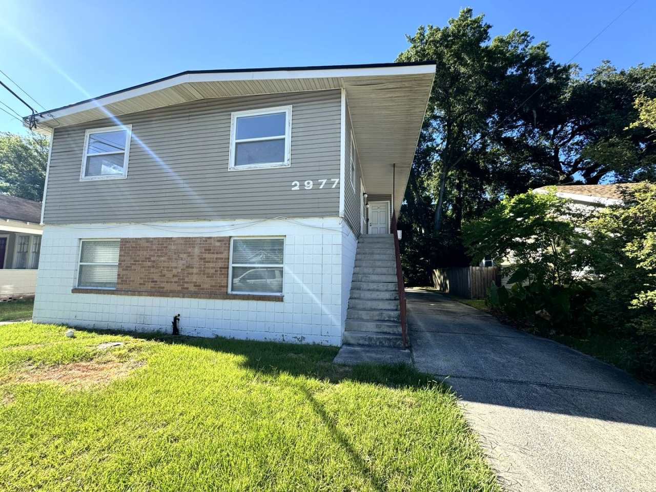 2BR / 1 BA Riverside Upstairs Apartment w/ Off-street Parking