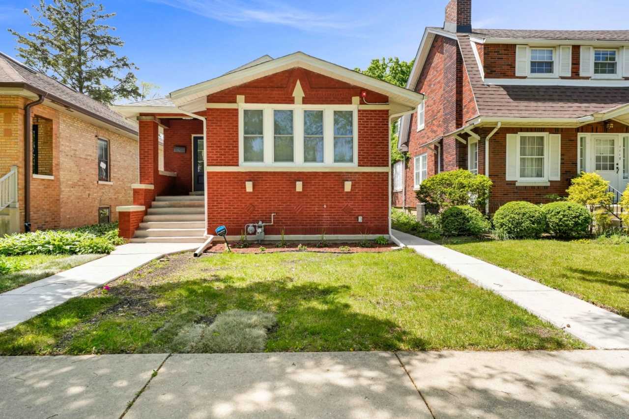 Spacious 5BR House in Oak Park