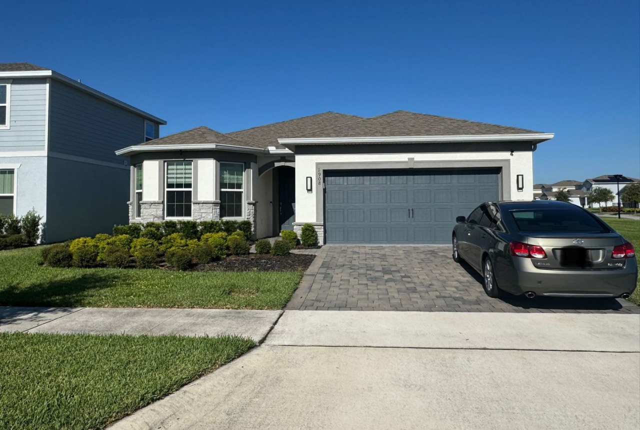 Modern 3-Bedroom Home with Pool and Lake View