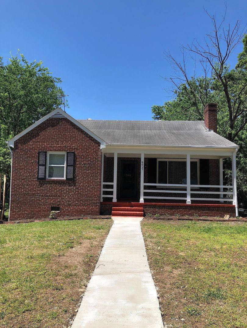 Adorable 3 bdrm/1.5 bath Home on a Corner Lot Across From Belmont Golf Course in Lakeside!