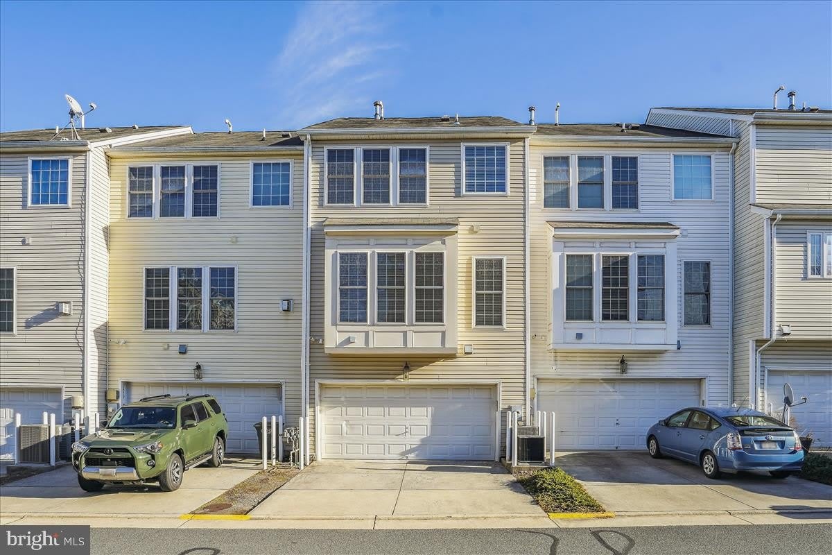 2481 WALNUT ROCKER Lane