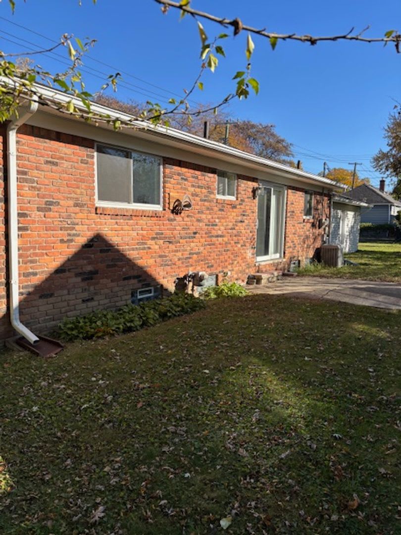 3 BED, 1.5 BATH IN DOWNTOWN PLYMOUTH