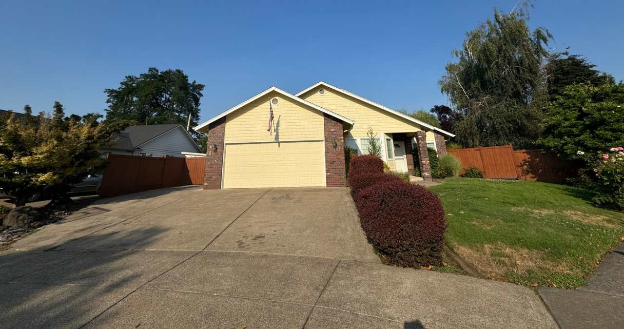 Beautiful 3 Bedroom In Eugene MOVE IN SPECIAL $300 off 1st month rent