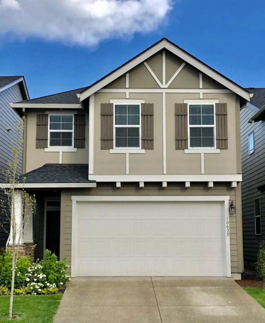 Newer North Plains House - 4 Bedrooms, 2.5 baths with Solar Energy Savings!