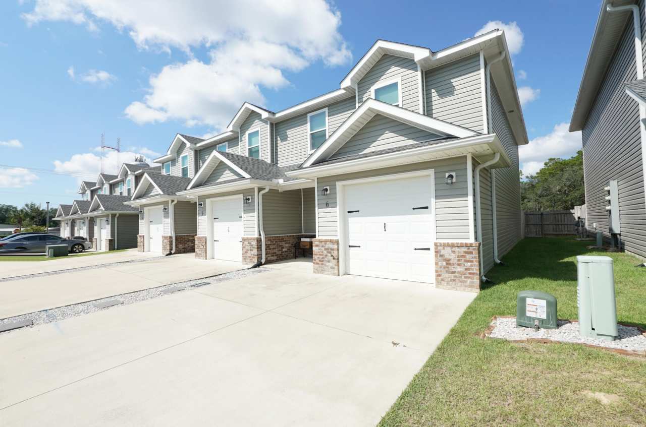 6 Praiseworthy Drive