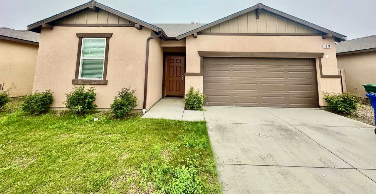 Lovely 3/2 Century Home In Madera