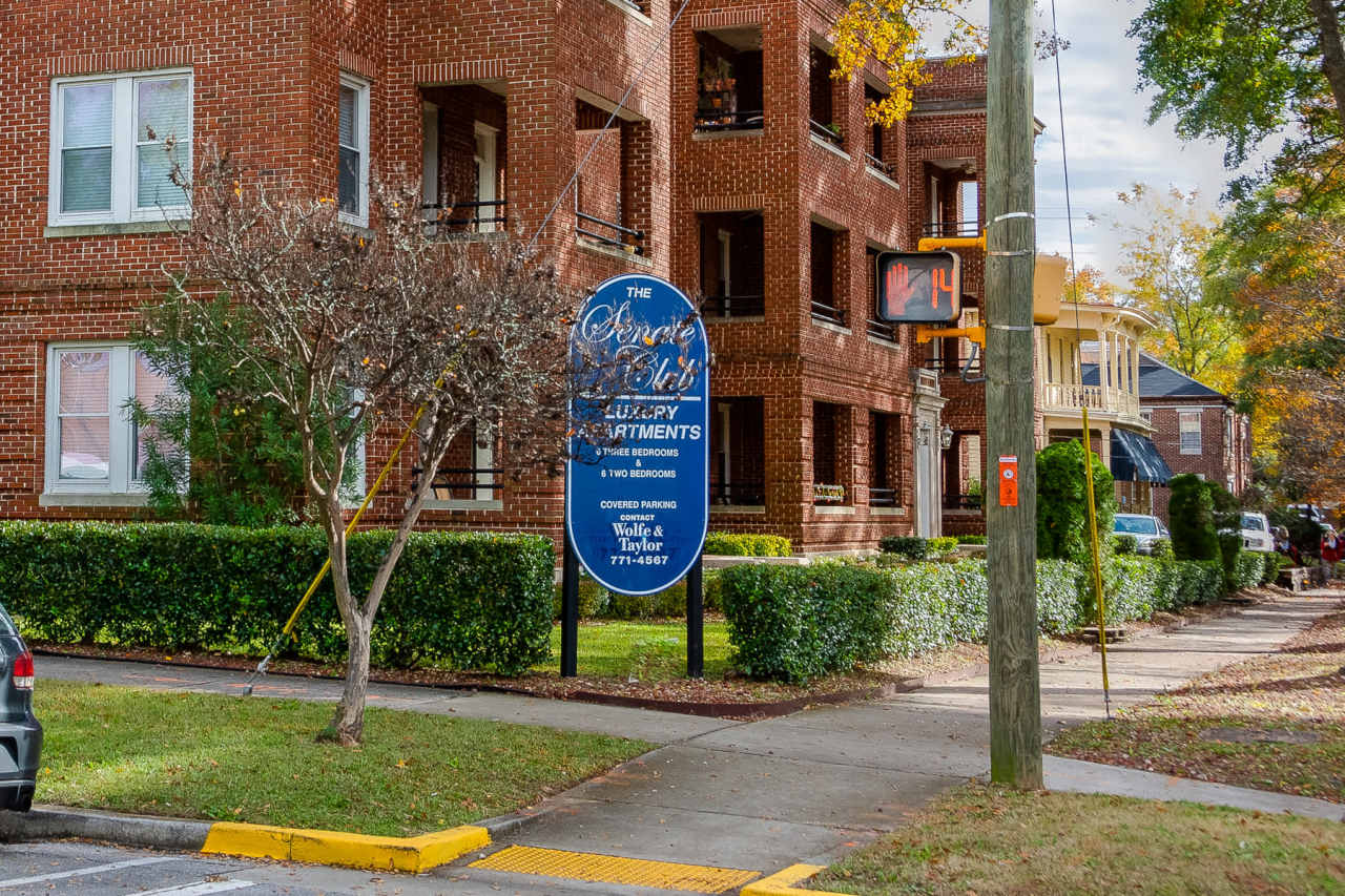 The Senate Club - 2 bedroom/2 bath **** MOVE IN SPECIAL $500 OFF SECOND MONTH'S RENT****