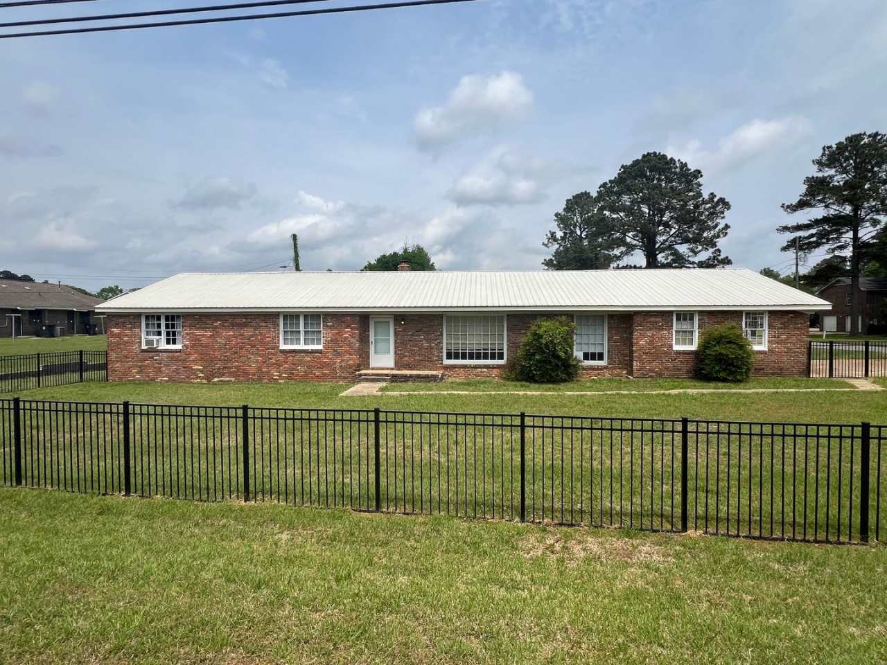 5 Bedroom 3 Bathroom West End Home