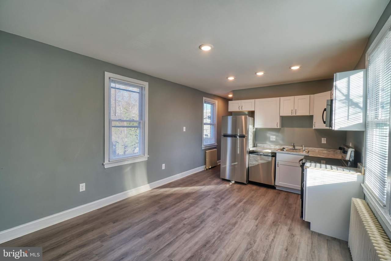 400 DOUGLAS Street NE unit: 102