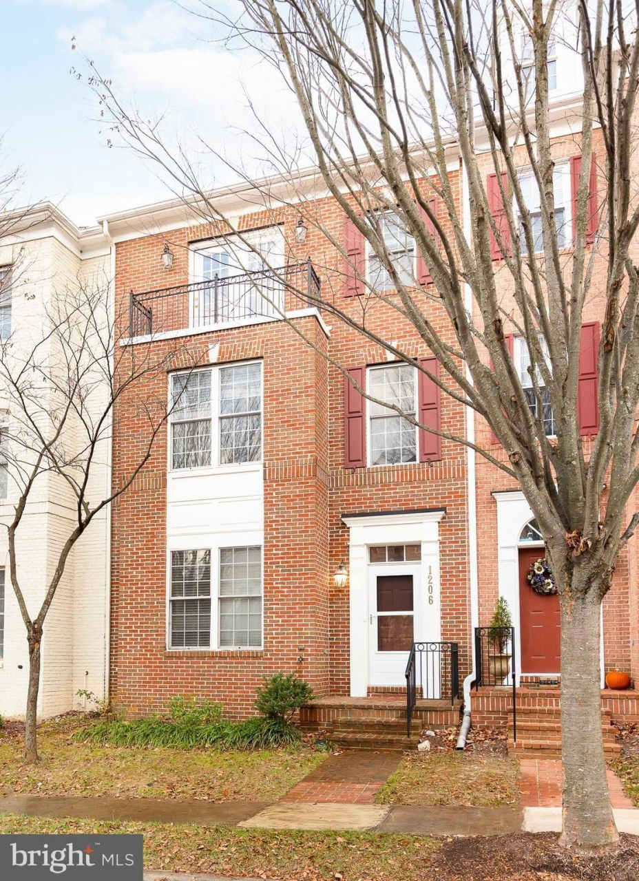 1206 MAPLE GROVE Lane