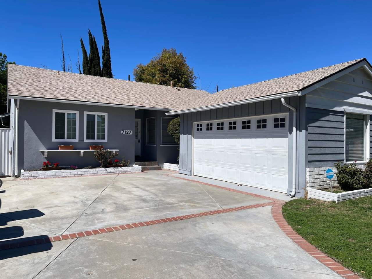 4BR + 3 BA HOUSE IN LAKE BALBOA AVAILABLE NOW!