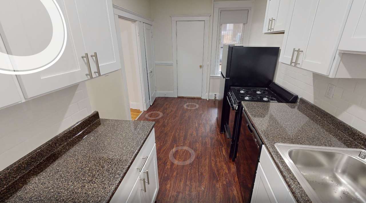 Charming 2.5 Bedroom-No Broker Fee