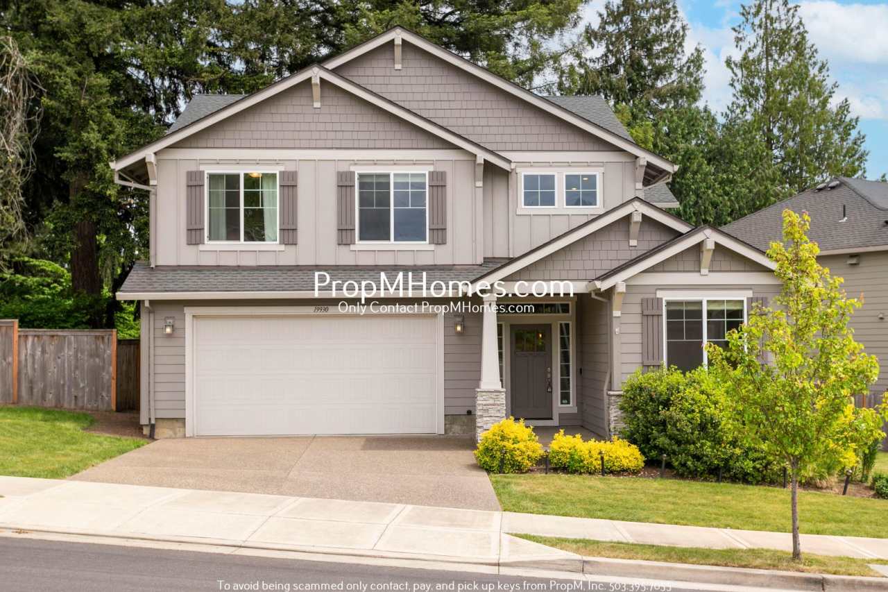 Stunning Four Bedroom Oasis in Tualatin!