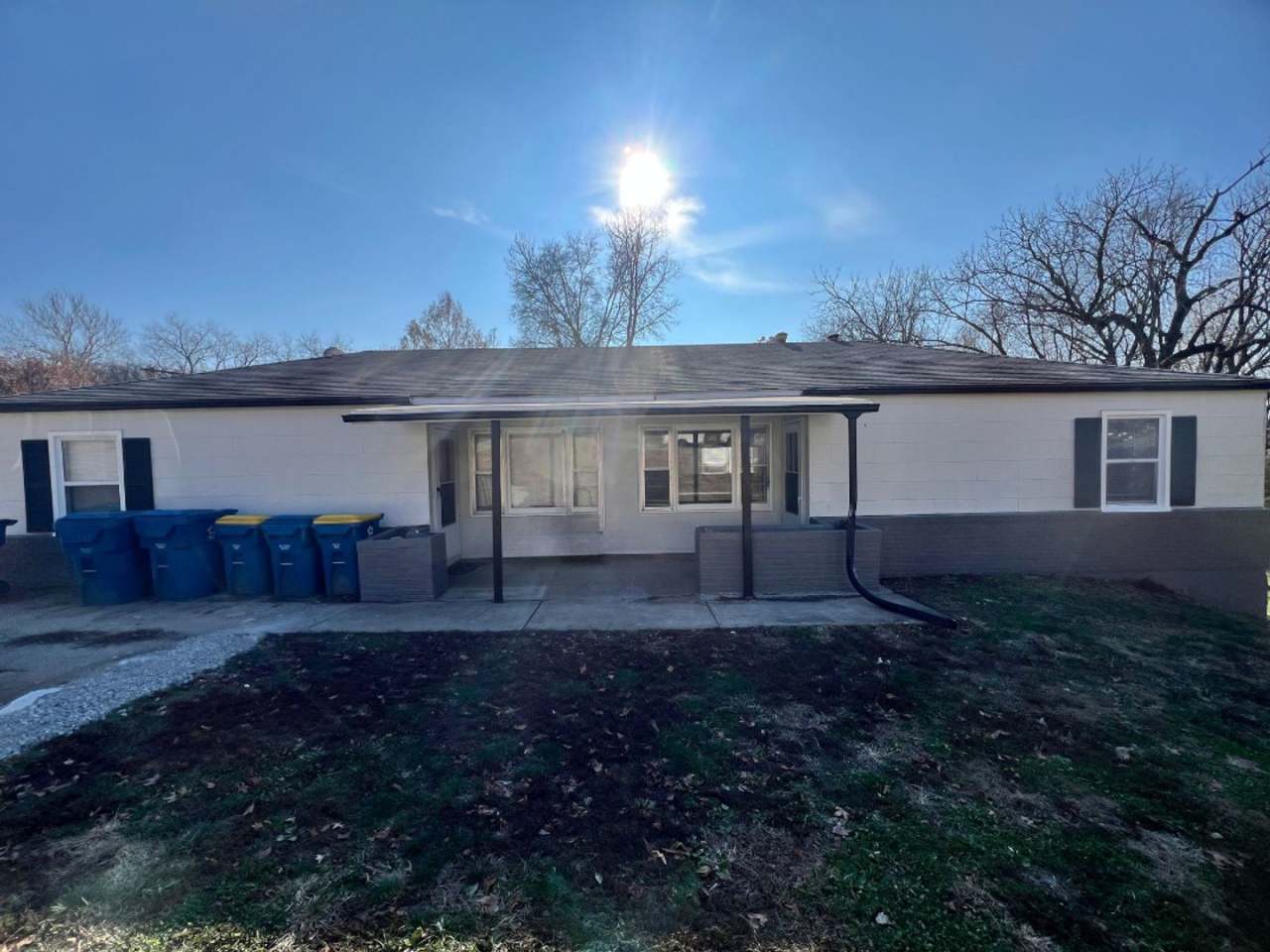 Cozy 1-Bedroom Triplex Unit with New Appliances