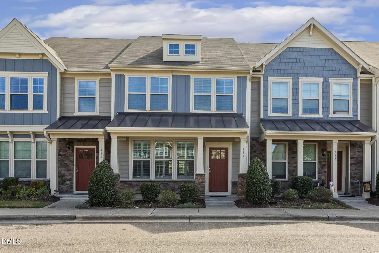 957 Ambergate Station