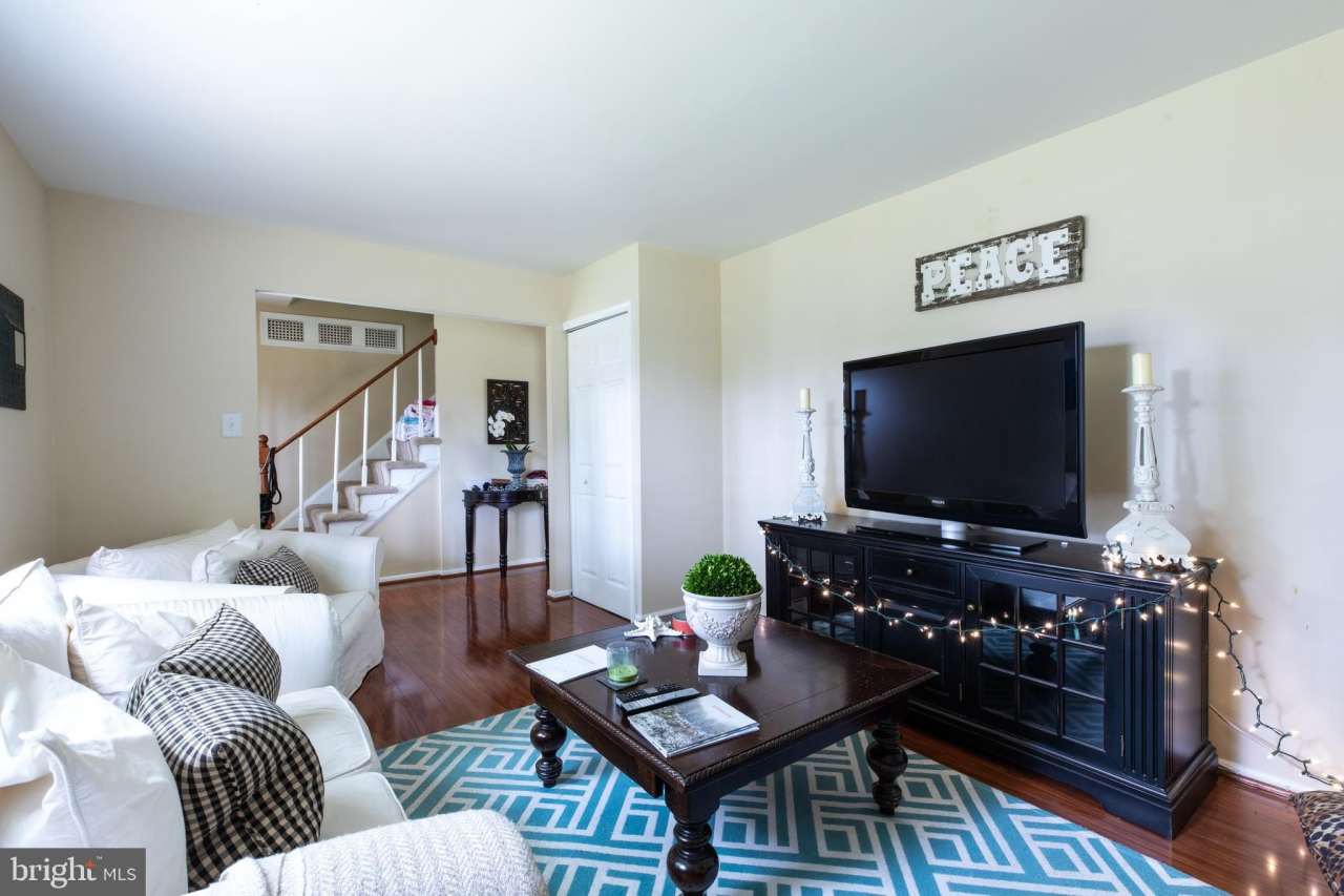 2527 LINDLEY Terrace