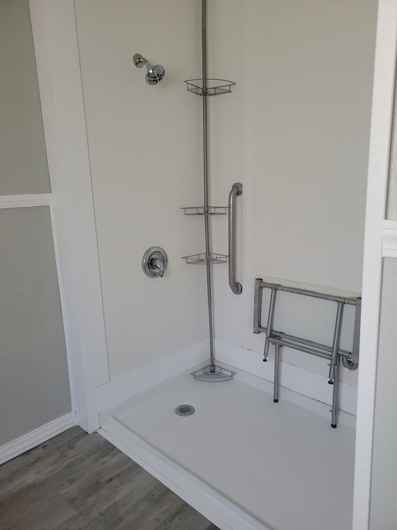 2 Bed House w/ Ramp Access and Fenced in Back Yard + Walk In Shower