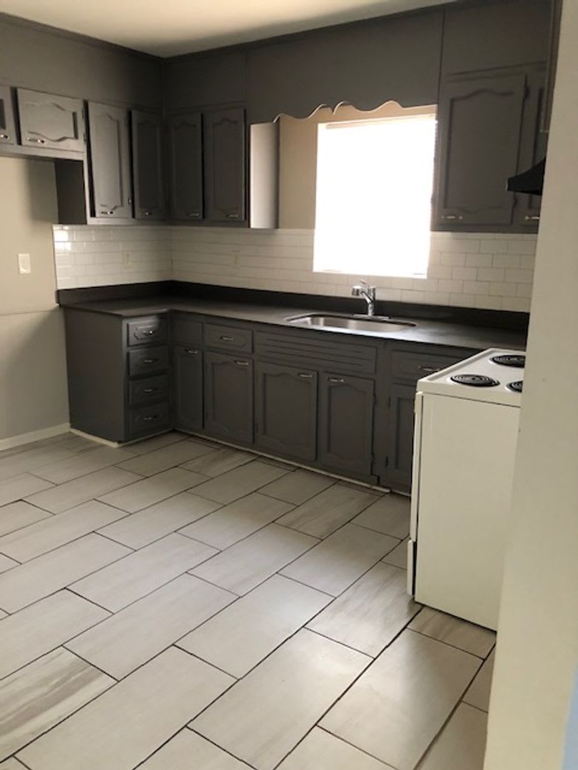 MOVE IN SPECIAL AVAILABLE! FIRST MONTH FREE!!