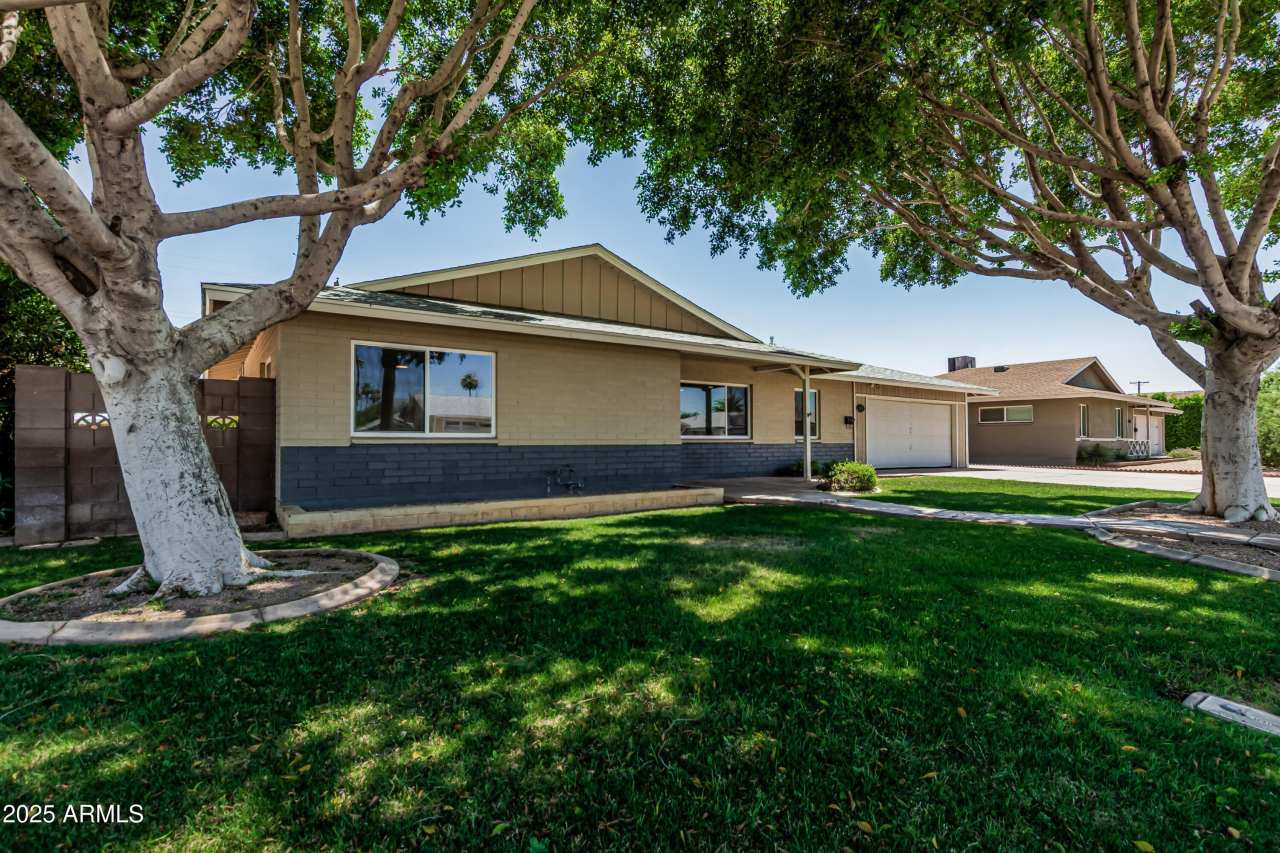 8315 E VERNON Avenue