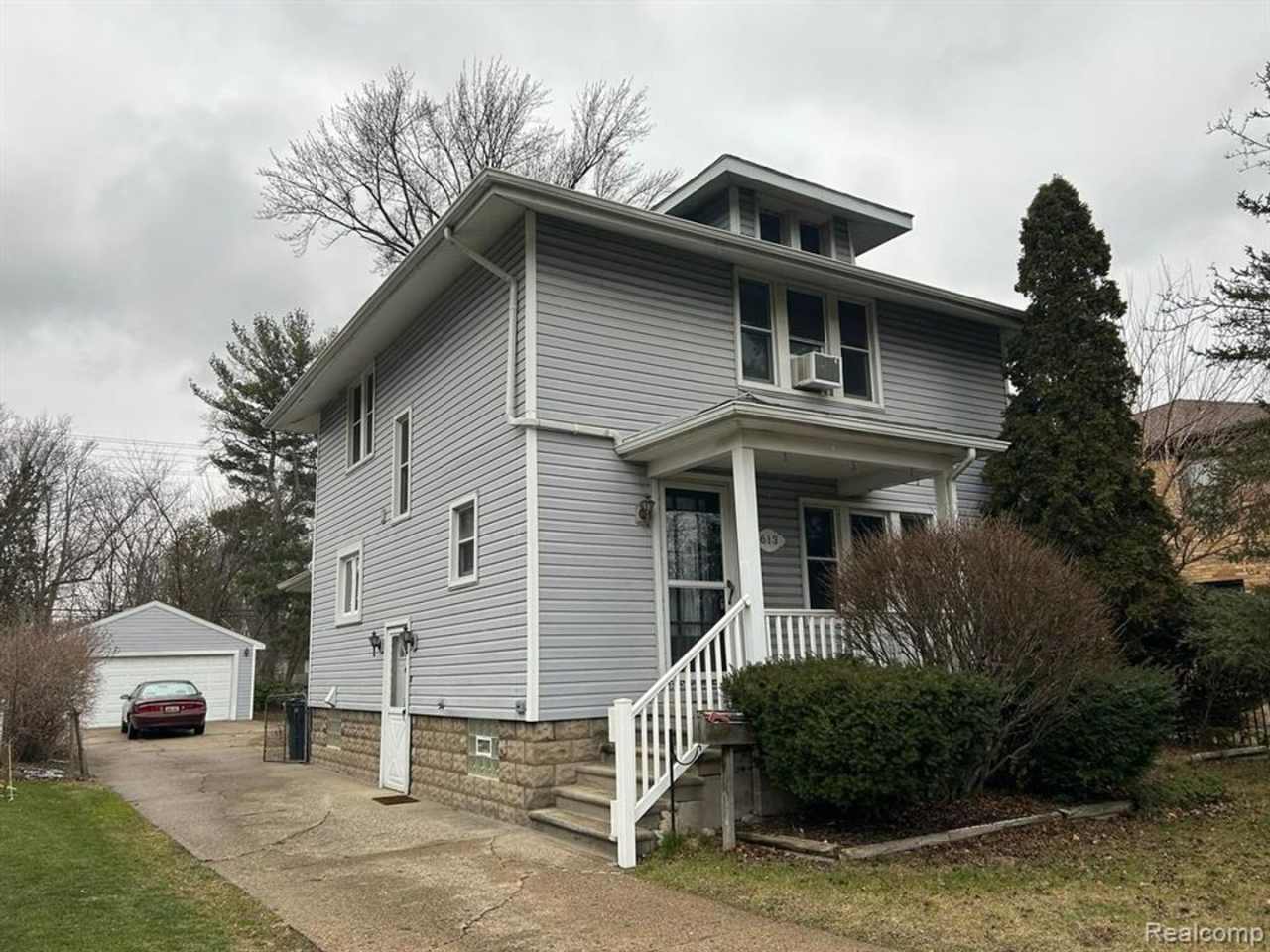 Spacious 3-bedroom, 2-bath home in the heart of Royal Oak!