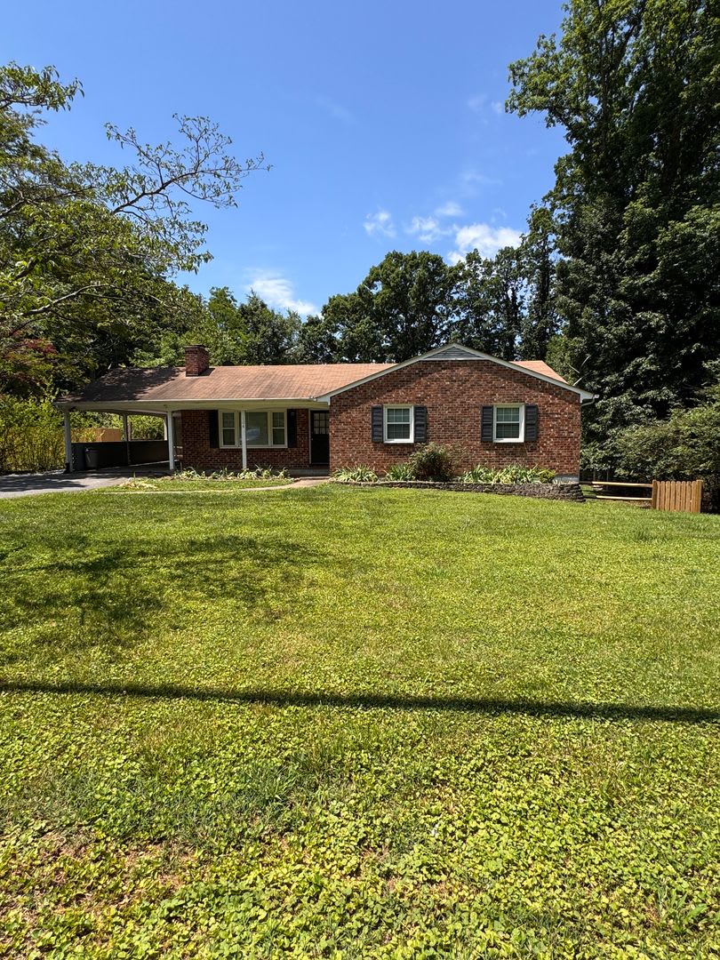 3 Bedroom || 2.5 Bathroom Single Family Home