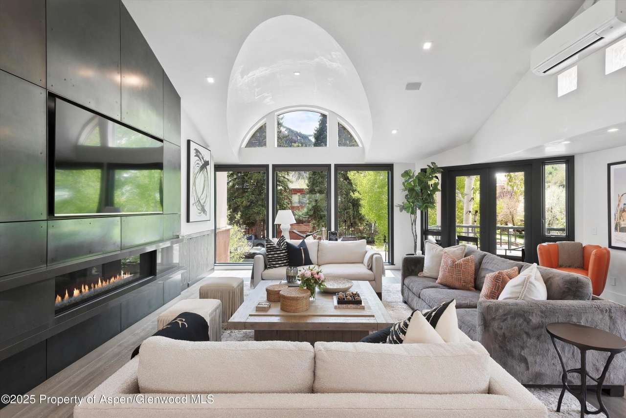 120 S Spring Street unit: 1