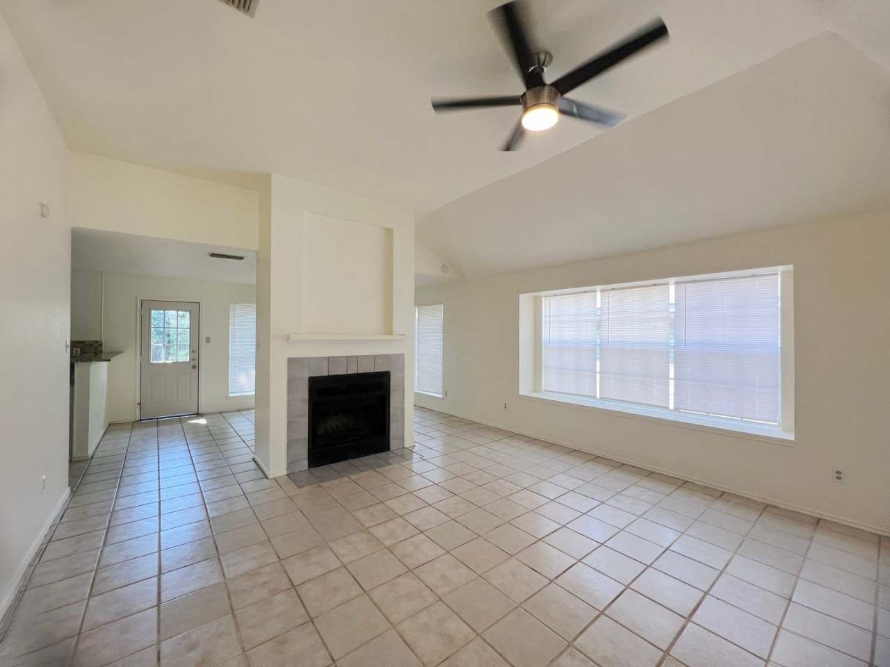 3 bedroom, 2.5 bath home for lease!