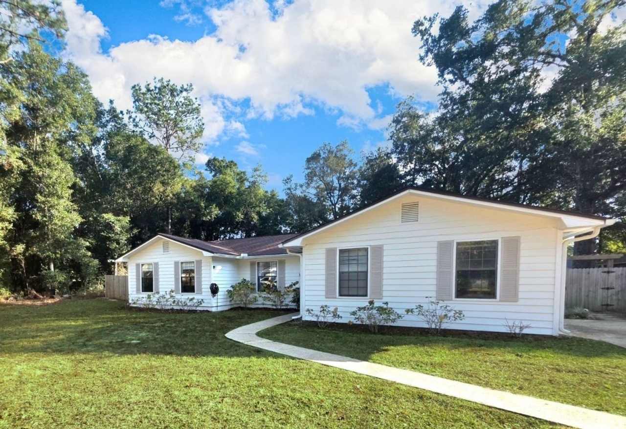 Big Yard. Big Charm. Country Feel