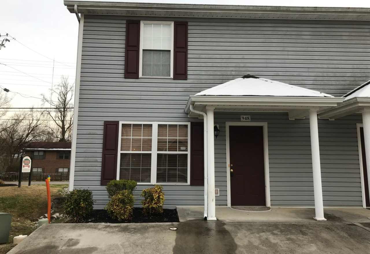 Lovely 2 Bd/1.5 Ba Townhouse