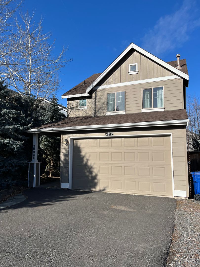 Quiet 3 Bed/2.5 Bath Home With Fenced Backyard - SW Bend