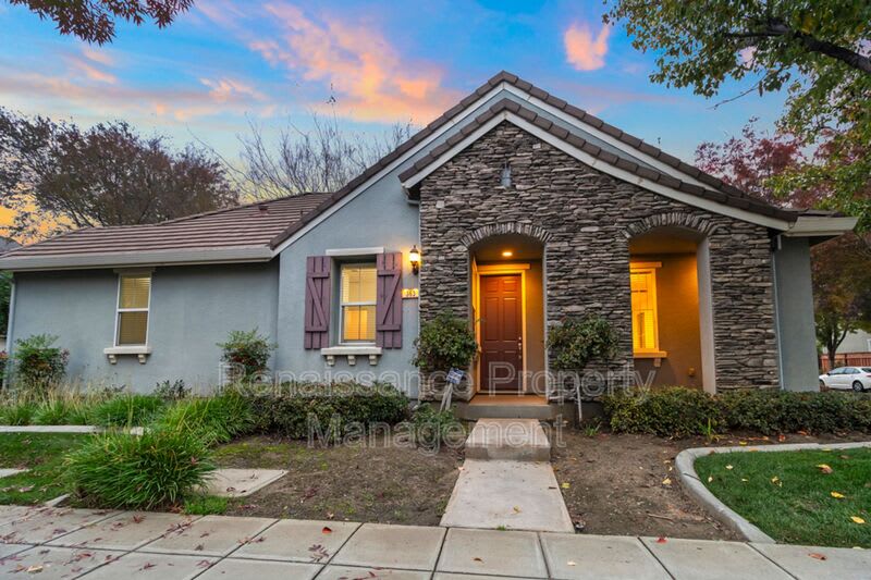 363 W. Viento Street