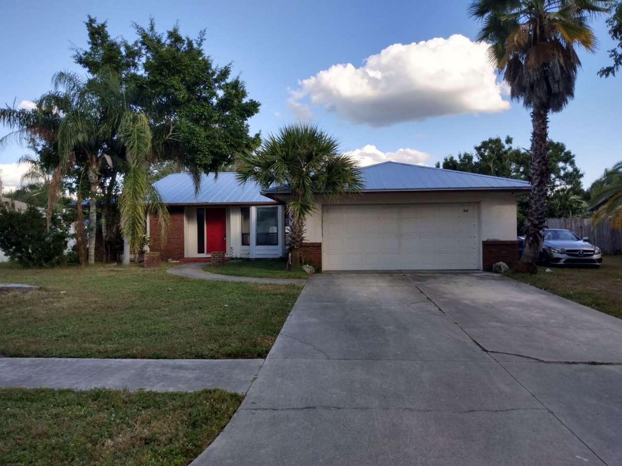 3/2 Home in the Meadows- Beautiful Central Sarasota. Location, yard, pet-friendly!!
