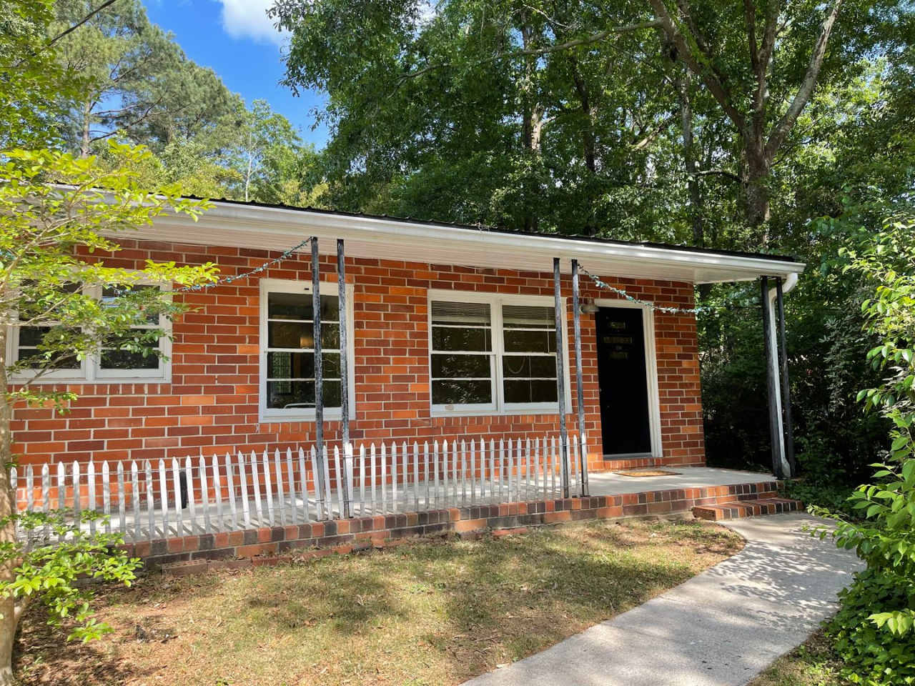 2 bedroom, 1 bathroom updated home in Normaltown