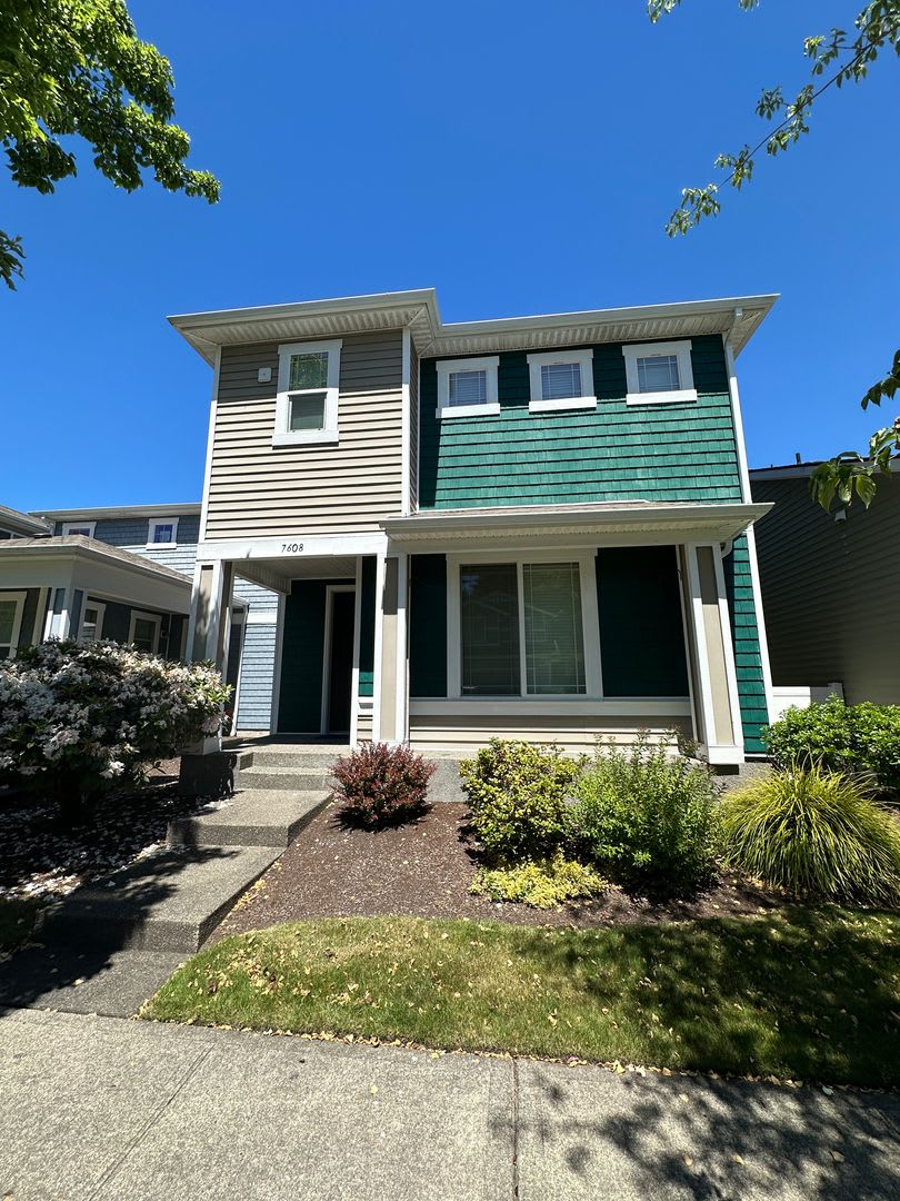 7608 Traditions Avenue NE