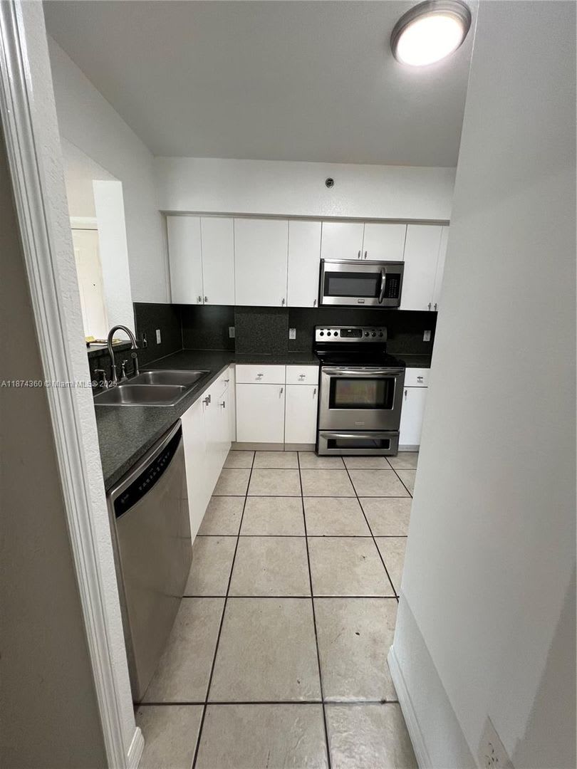 9300 Fontainebleau Boulevard E101, Miami, FL 33172