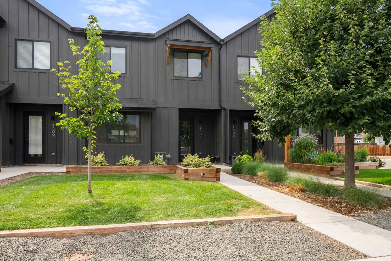 Stunning Furnished Farmhouse-Style Duplex in South Englewood