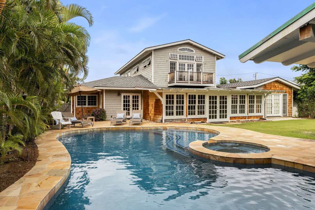 4bd / 3.5ba Charming Nautical Kahala Home with a Pool and A/C. - Kahala Seaside