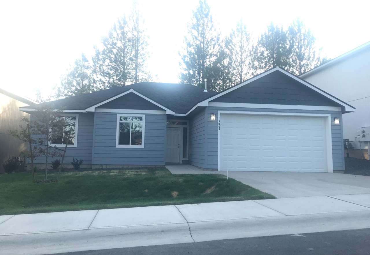 ***MOVE IN SPECIAL*** 1 FULL MONTH RENT FREE*** Welcome Home to this 3 bedroom 2 bath