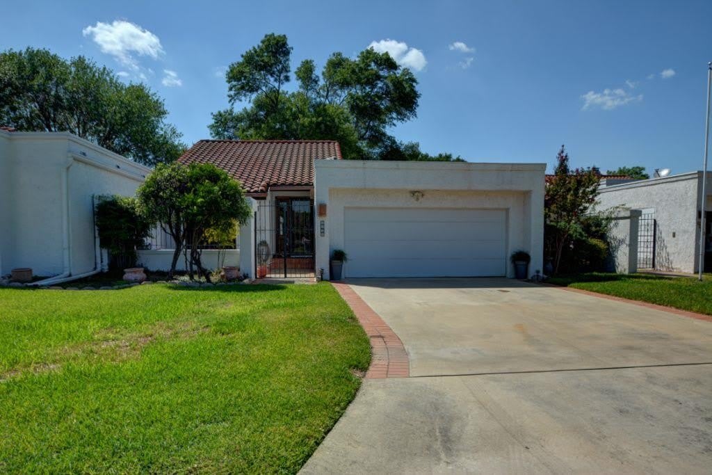 2629 Calle Del Robles