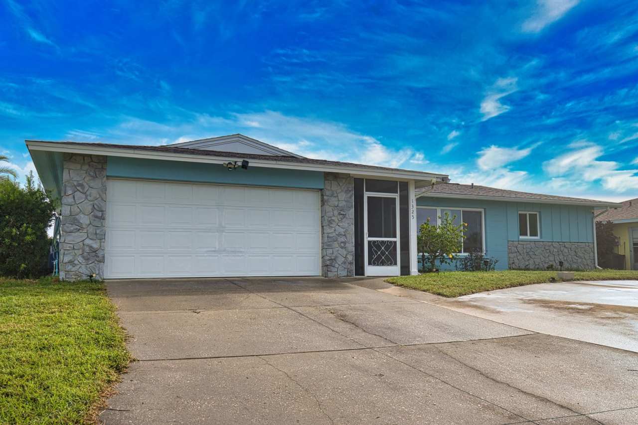 Annual Unfurnished 2 Bedroom 2 Bathroom Single Family Home in Venice Gardens with Water View!