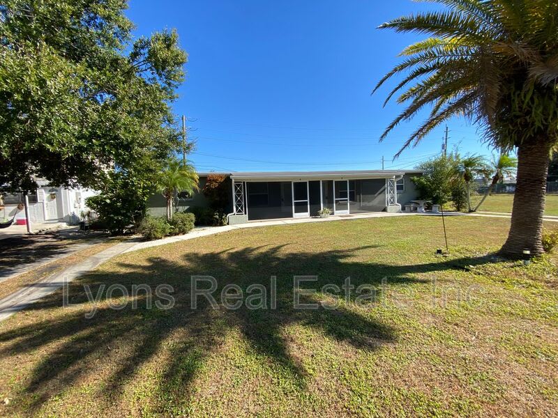 394 N Spring Lake Blvd