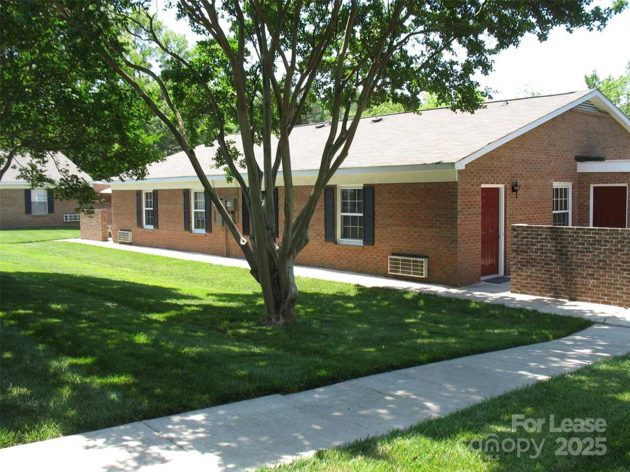 1300 Lomax Avenue unit: D